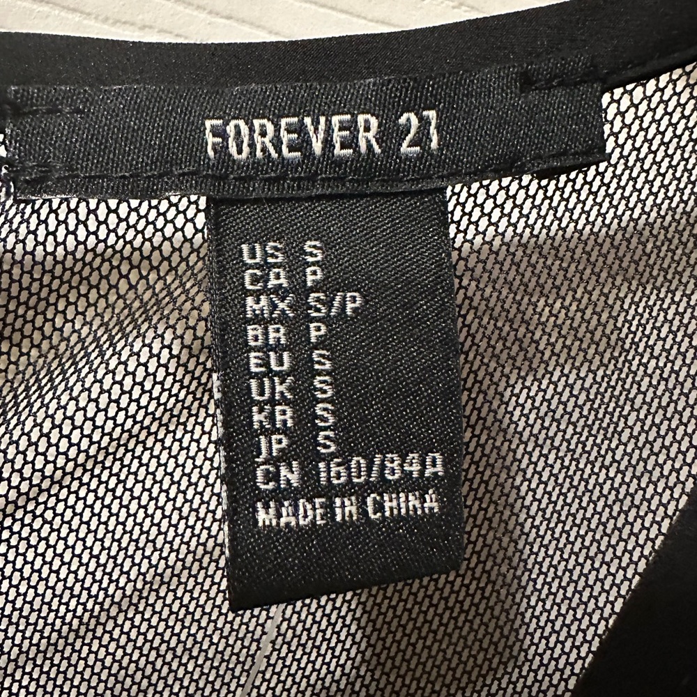 NWT Forever 21 Cropped Mesh & Sequin Tank Size Small - Picture 7 of 8